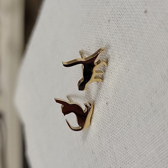 Playful Cat Silhouette Stud Earrings, choice of color - Picture 4 of 7